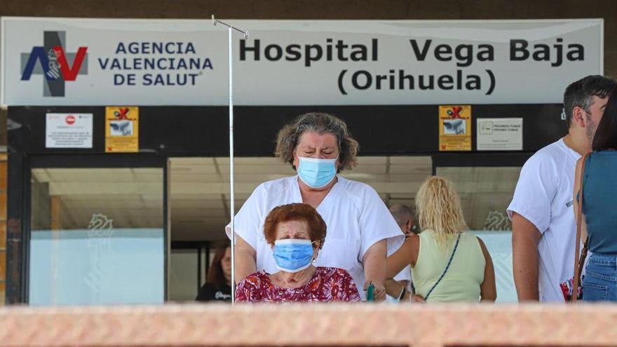 Los contagios de covid en verano abren la puerta a la vuelta de las mascarillas en hospitales