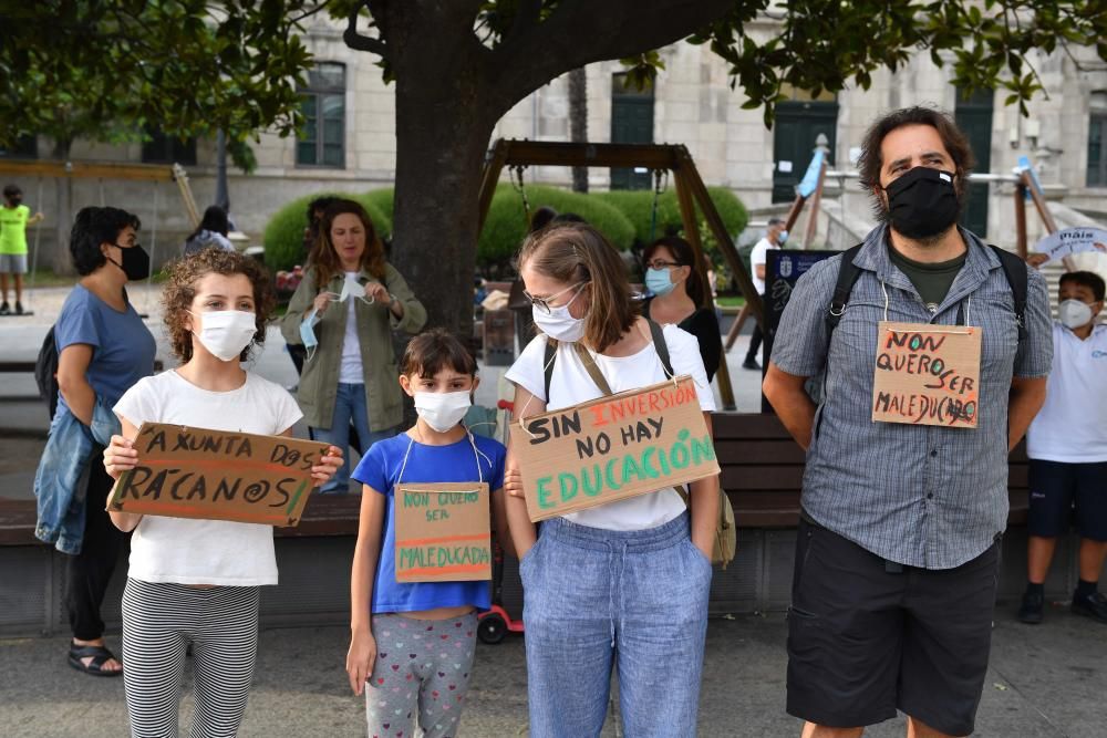 Manifestación educación en la plaza de Pontevedra