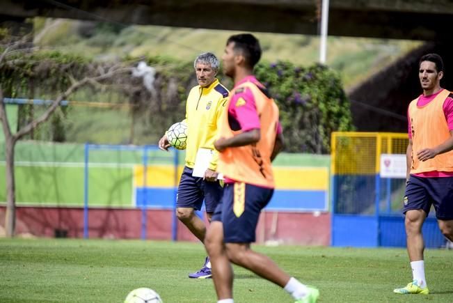 Entrenamiento de la UD LAS PALMAS en Barranco ...