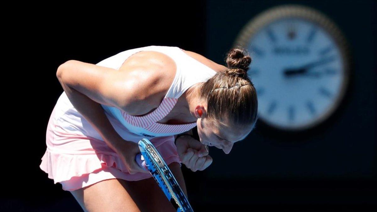 Pliskova celebra su victoria sobre Serena en Australia