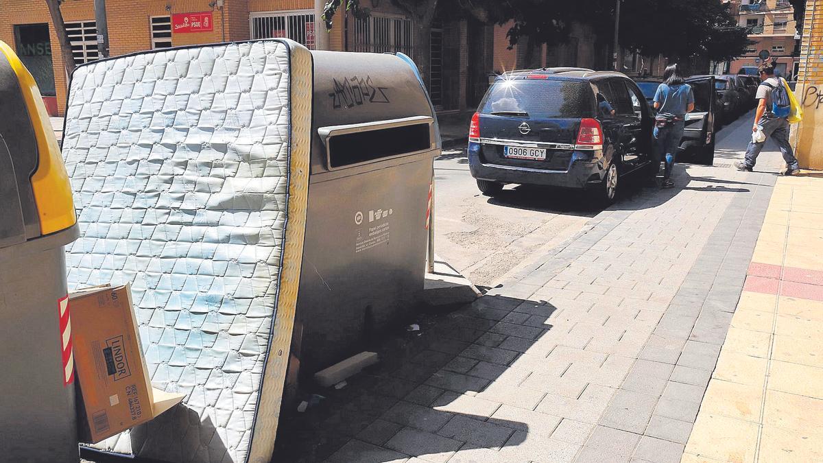 Un colchón tirado en Murcia.