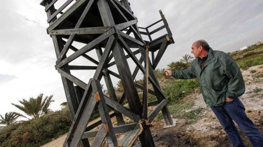 Otro incendio intencionado inutiliza la torre de observación de aves