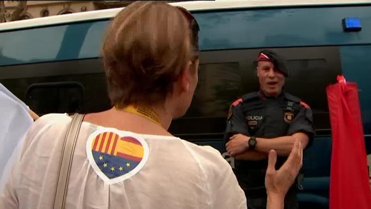 Crits i xiulades contra els Mossos dEsquadra en la manifestació de Barcelona