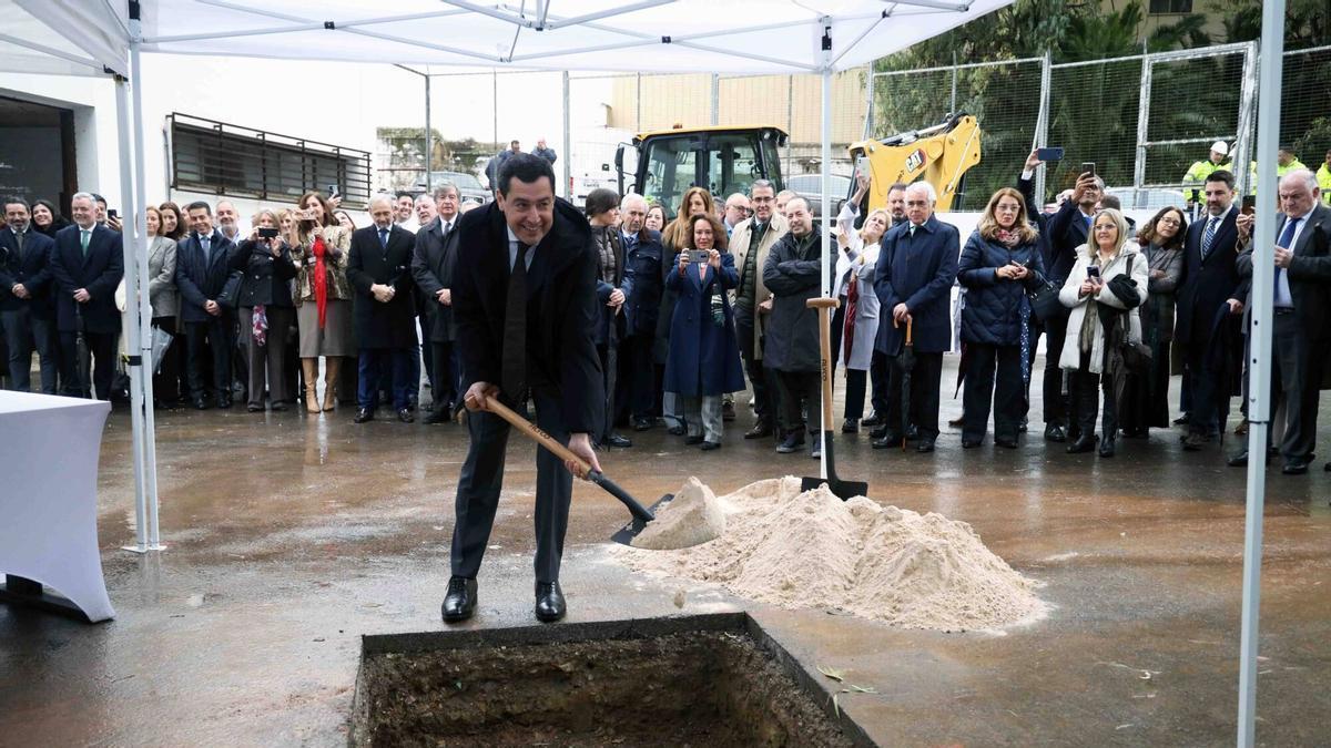 Juanma Moreno coloca la primera piedra del nuevo Hospital Virgen de la Esperanza de Málaga