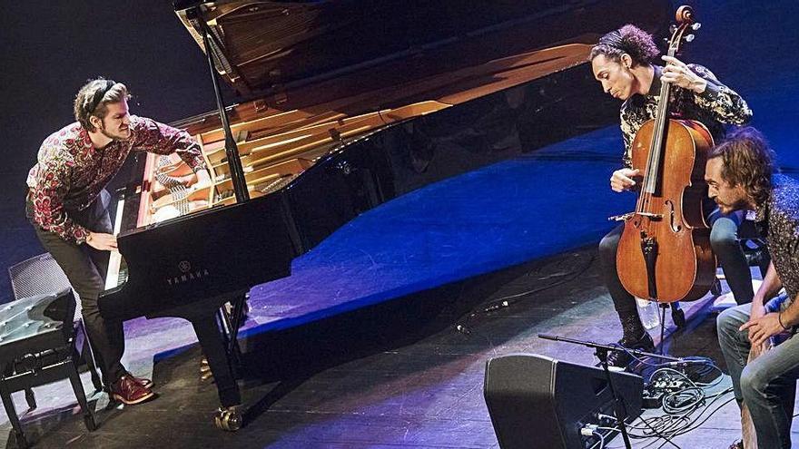 El pianista es va acompanyar dels seus dos col·laboradors habituals: Aleix Tobias i Martín Meléndez