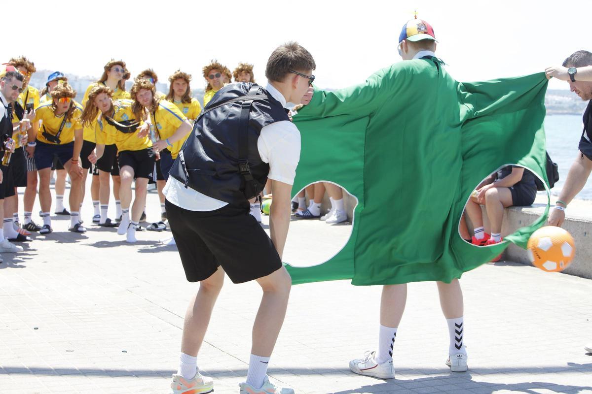 Bundesliga-Saison vorbei: Die Fußballer nehmen wieder die Playa de Palma ein