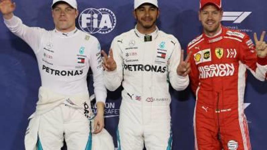 Lewis Hamilton, al mig, tanca el curs 2018 amb una nova pole