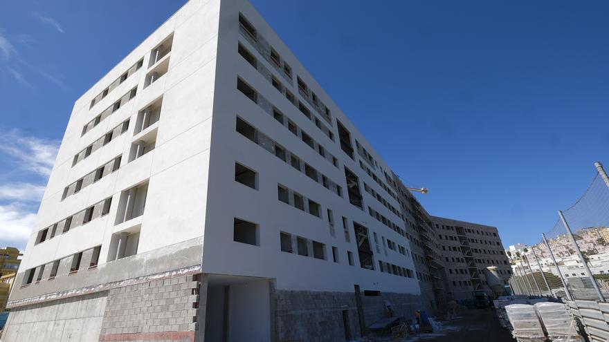 Nueva fecha de entrega y más dinero para terminar el primer edificio de la reposición de Las Rehoyas