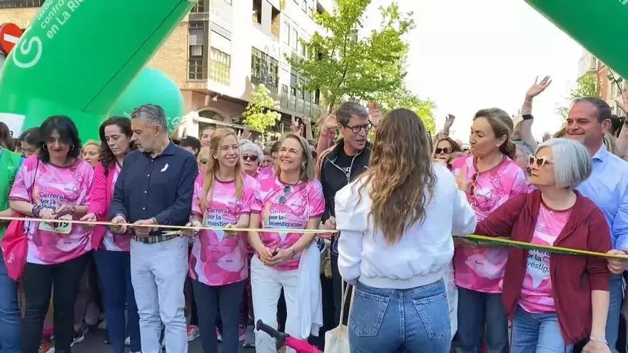 La XI Carrera de la Mujer "bate récord" en Logroño con unas 11.500 participantes