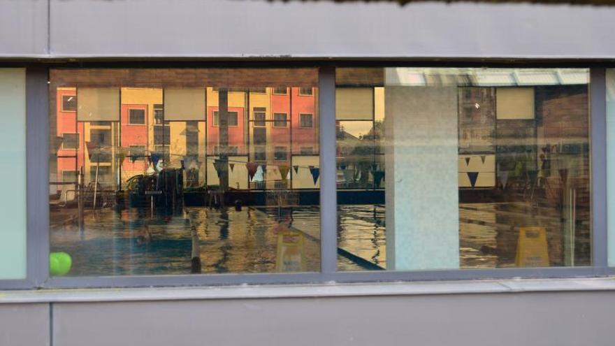 La piscina de Moaña alega, para reducir el horario, la escalada del precio de luz y gas