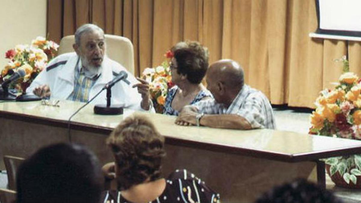Fidel Castro, en un encuentro con el sector del queso en Cuba.
