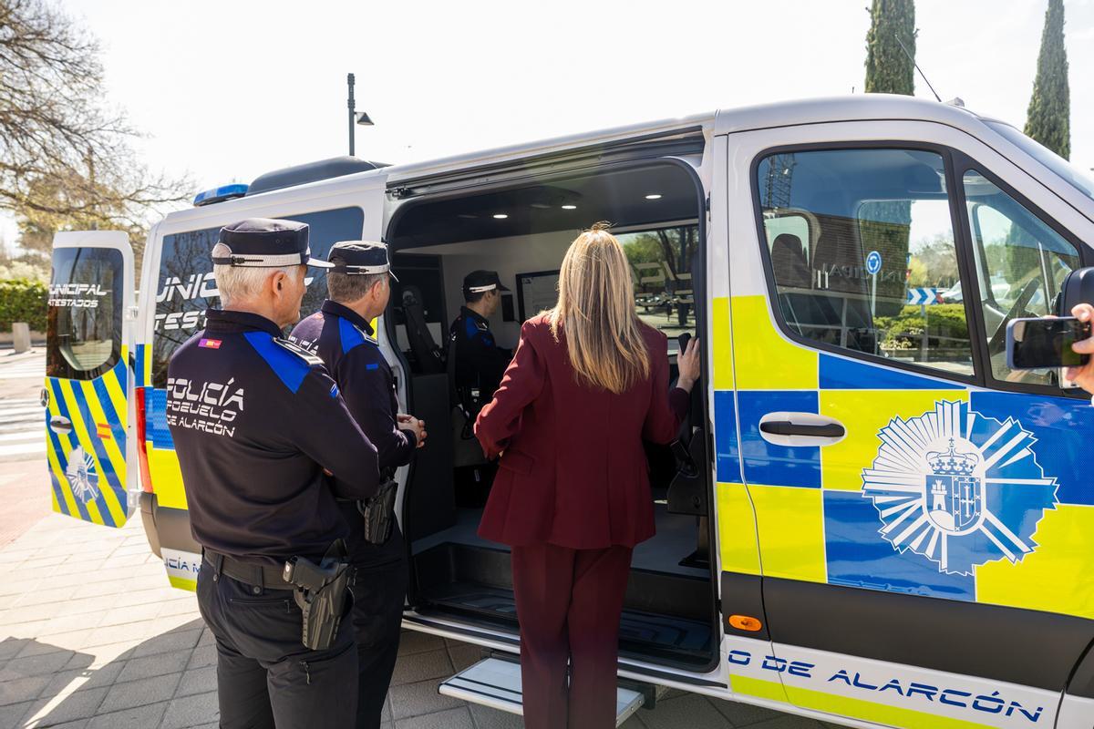 Presentación de los nuevos vehículos para la Policía Municipal, SEAPA y Protección Civil en Pozuelo de Alarcón