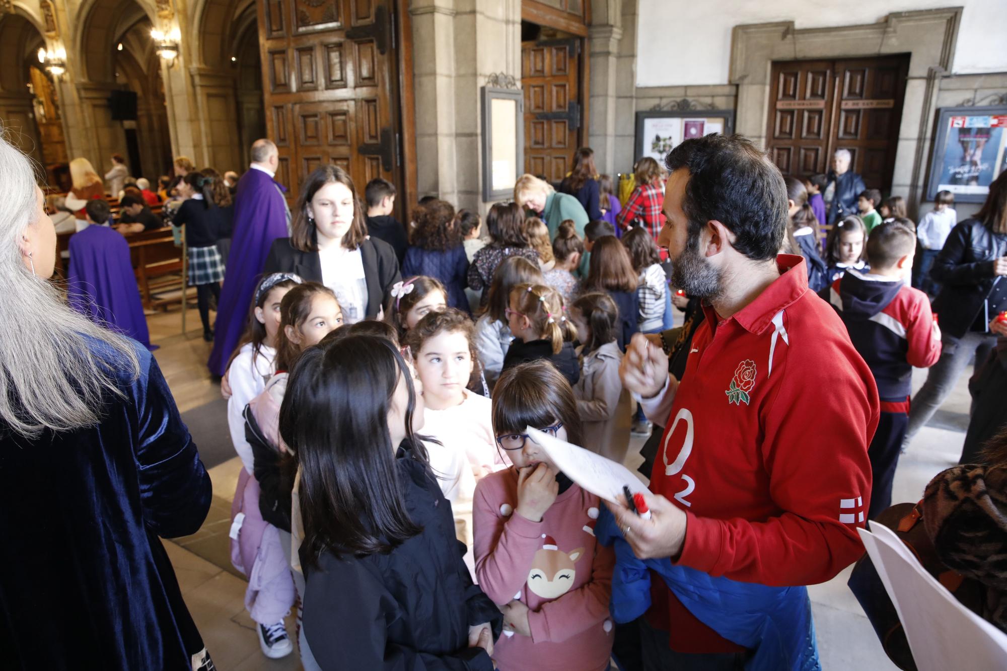 En imágenes: El Vía Crucis de los niños adelanta en San José la Semana Santa de Gijón