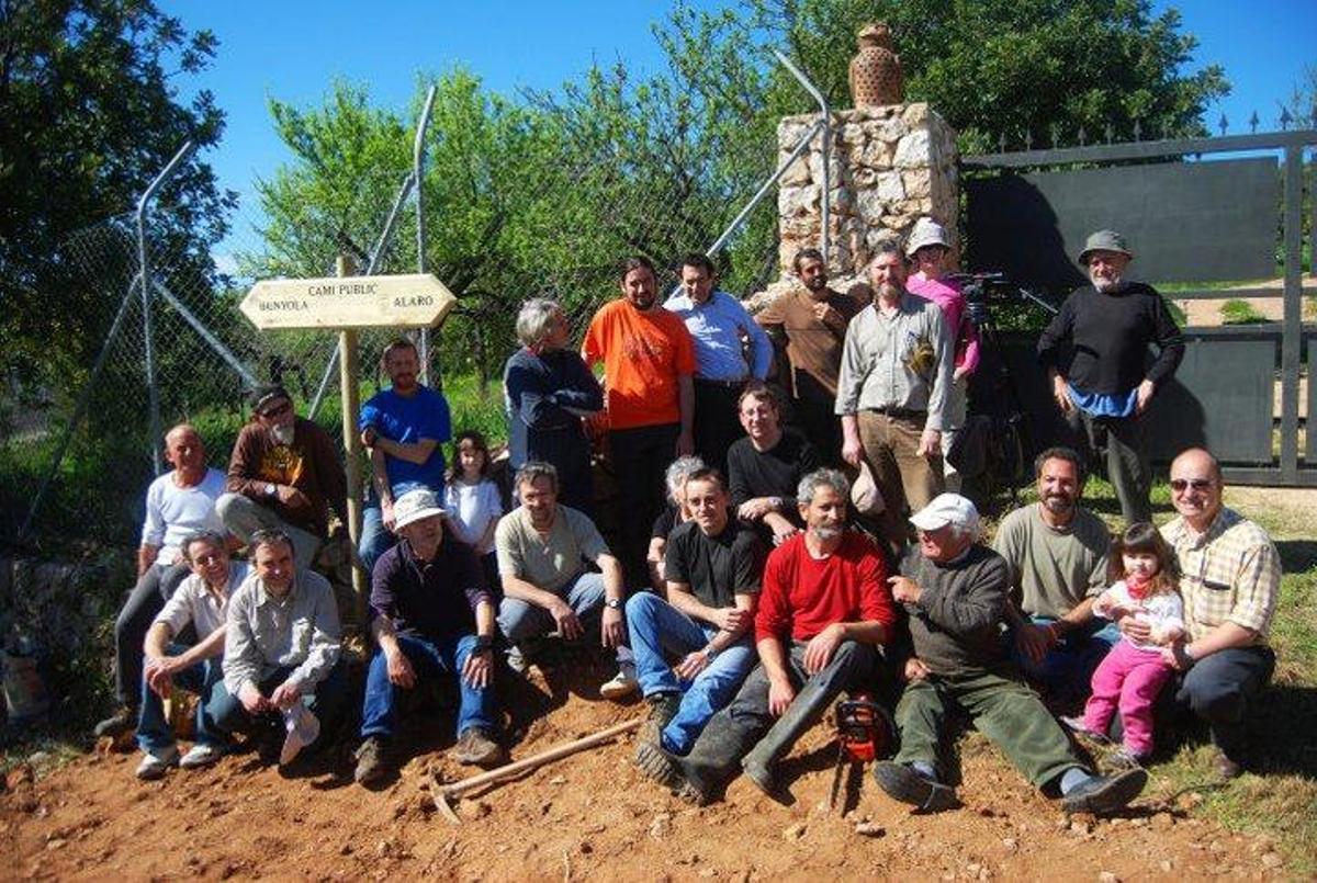 Imagen de una marcha reivindicativa para reclamar la titularidad pública del camí des Cabàs.