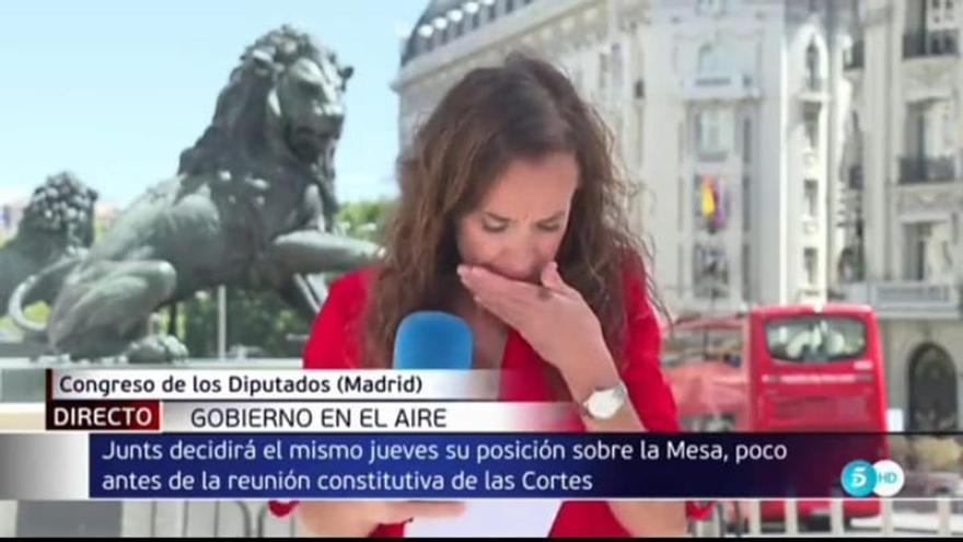 Una presentadora d&#039;&#039;Informativos Telecinco&#039;, obligada a escopir en directe i ha de demanar perdó