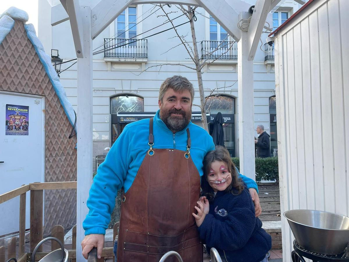 Antolín Pulido es de los más veteranos en el mercado navideño de San Francisco.