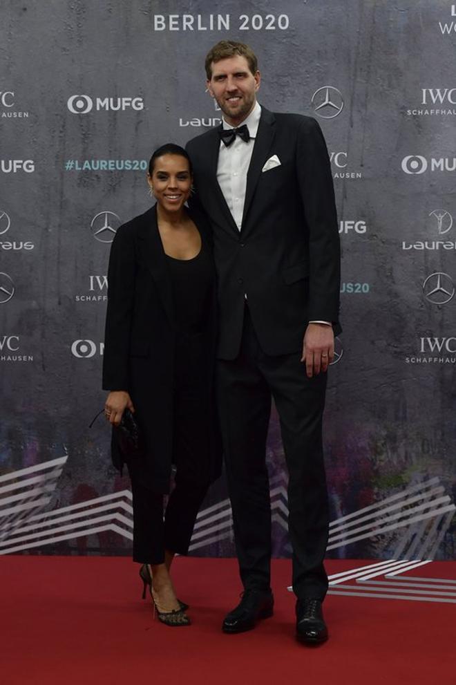 El exjugador de la NBA Dirk Nowitzki of Germany y su esposa Jessica Olssonen la Gala de los Premios Laureus celebrada en el Verti Music Hall en Berlin.