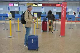 El PP reclama que se liciten los nuevos contratos de líneas aéreas en Alvedro
