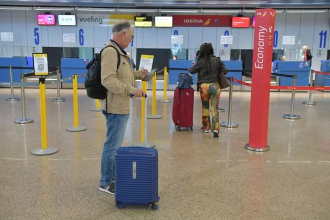 El PP reclama que se liciten los nuevos contratos de líneas aéreas en Alvedro