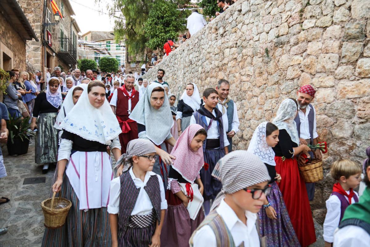 Procesión de la Reliquia de Santa Catalina Thomàs de Valldemossa Procesión de la Reliquia de Santa Catalina Thomàs de Valldemossa