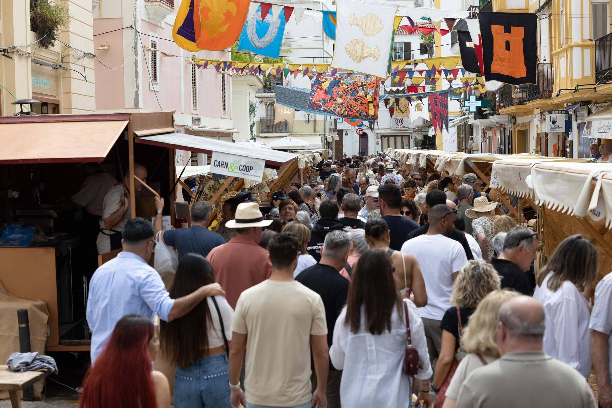 La dura y libre vida de los feriantes de la Ibiza Medieval
