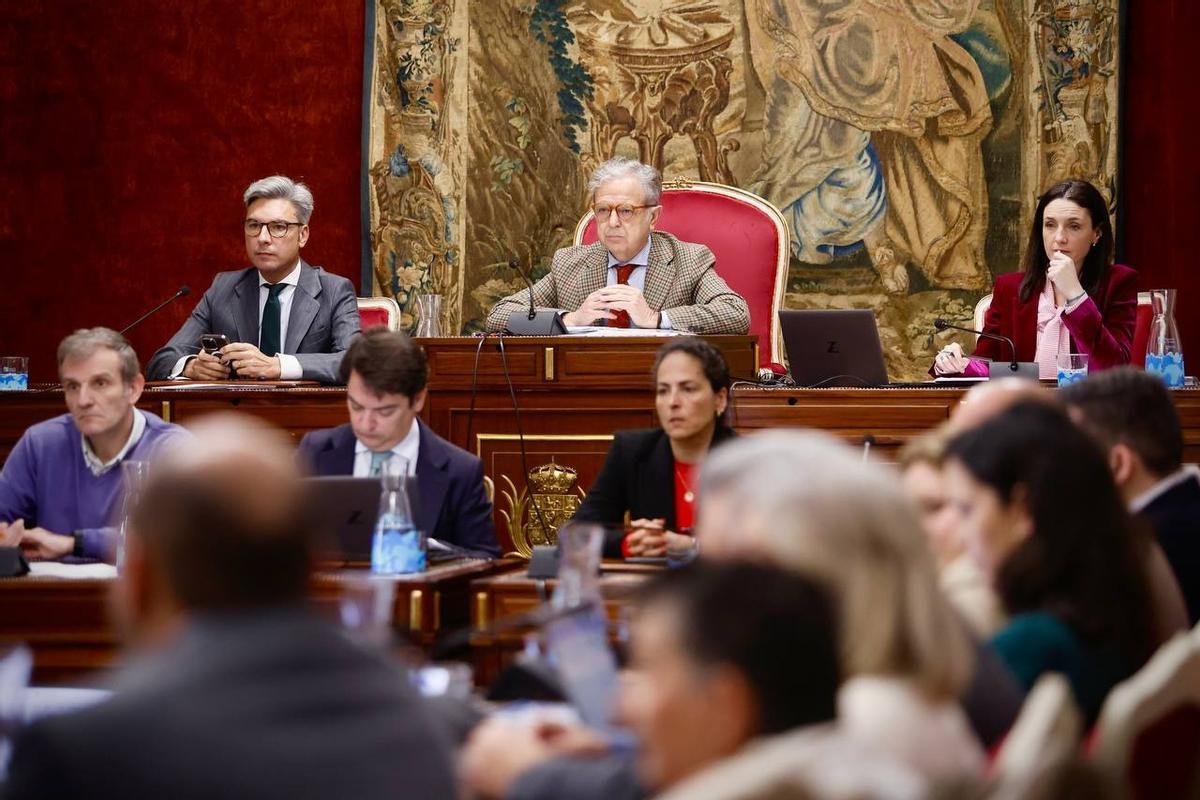 Mesa presidencial del Pleno de la Diputación de Córdoba.