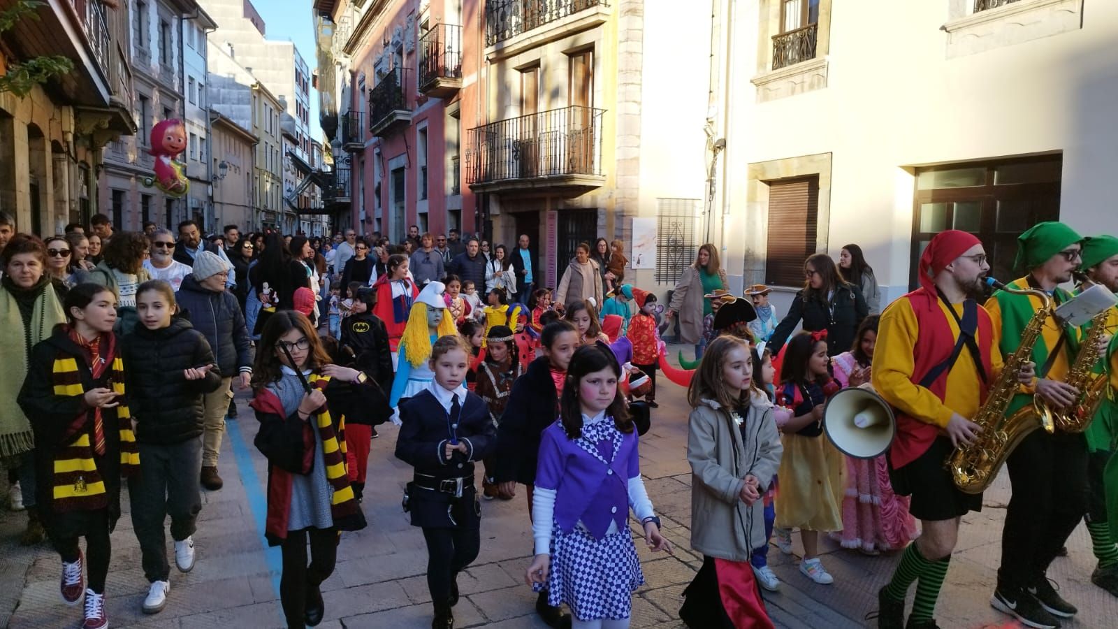 Ribadesella disfruta de su carnaval infantil