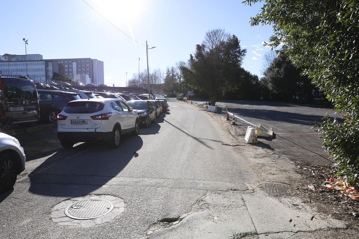 Así es la misión imposible de aparcar un día en el Hospital de Cabueñes de Gijón