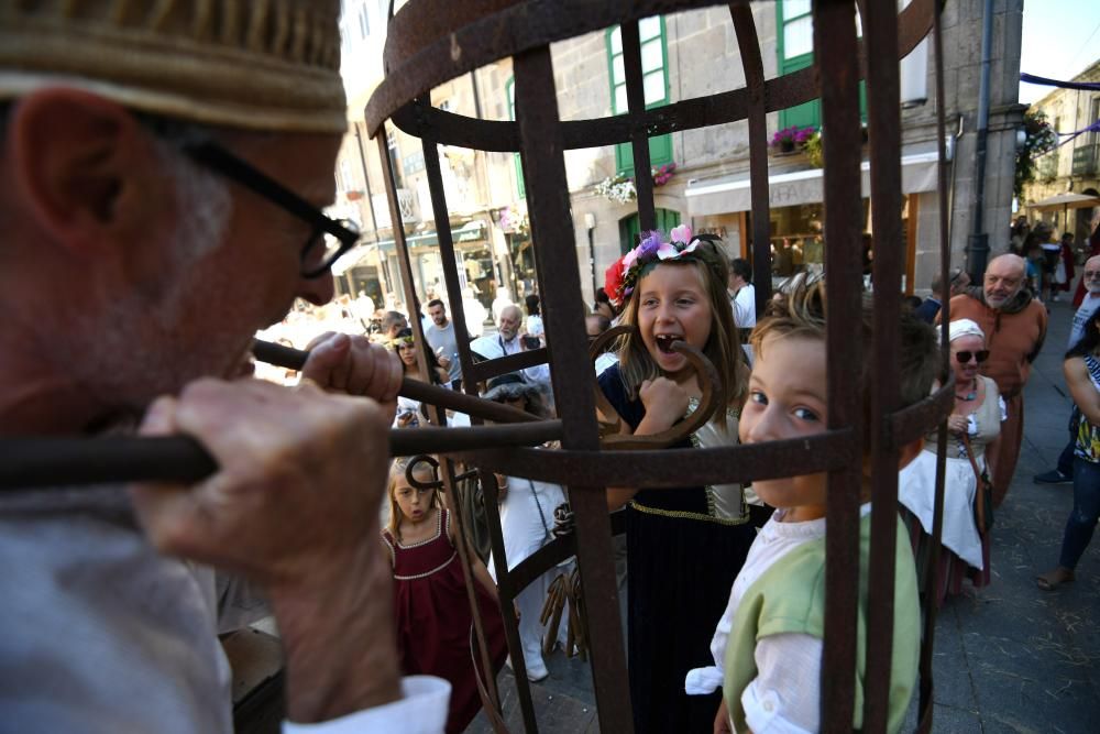 Miles de asistentes consolidan la Feira Franca como una de las fiestas históricas más destacadas de Galicia