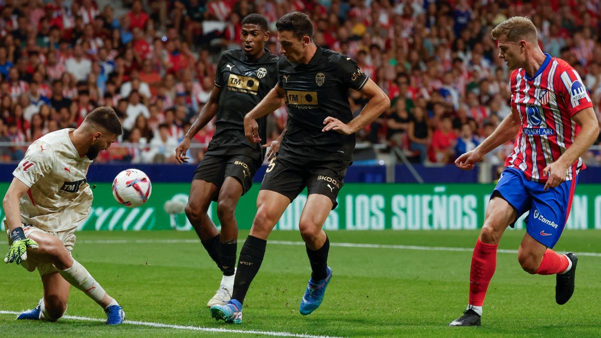 Mamardashvili, portero del Valencia, en el duelo contra el Atlético de Madrid