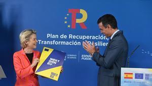 El presidente del Gobierno, Pedro Sánchez, y la presidenta de la CE, Ursula von der Leyen.