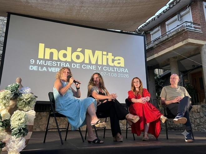 La Vera homenajea a los productores Tay Sánchez y Néstor Costrafreda con la Faltriquera Verata