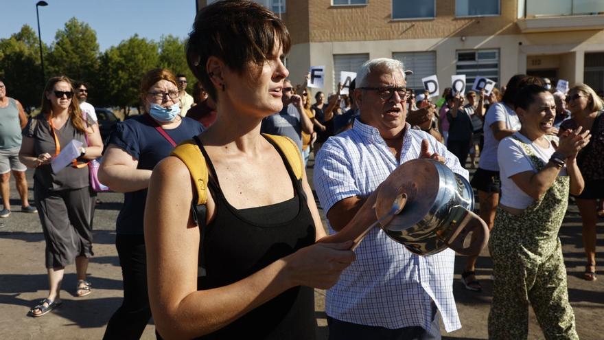 Benimodo protesta contra el mal olor que provoca una empresa
