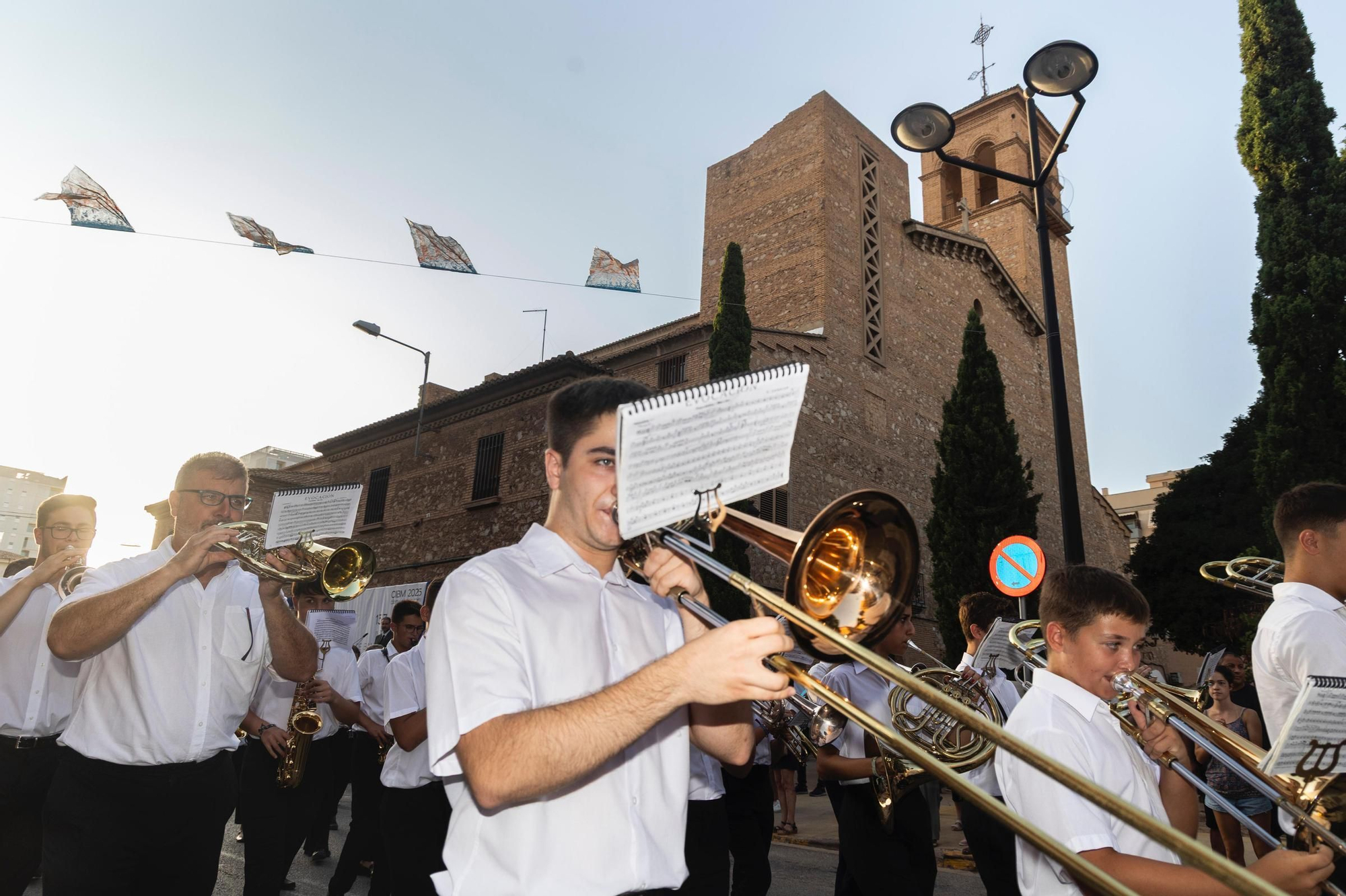 Así ha sido el pasacalle de bandas de música afectadas por la dana en la Torre