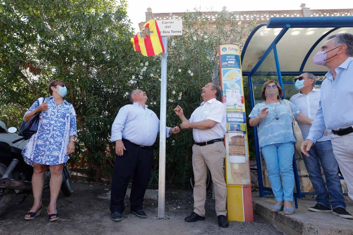 Francesc Torres, al inaugurar una calle a su nombre: «Ya no me perderé al llegar a casa»