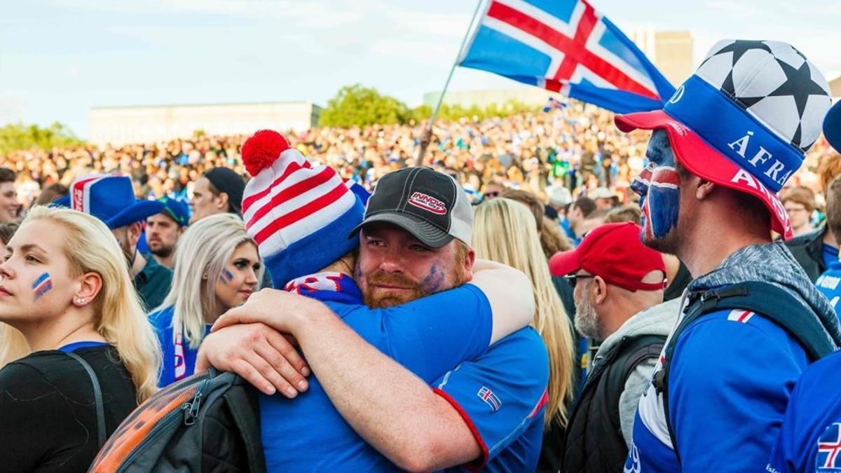rpaniagua34569428 topshot   iceland s fans react during the public screening o160704194629