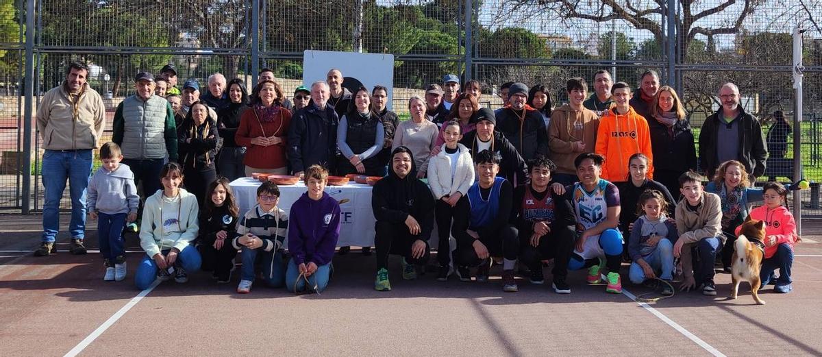 Foto de familia de los participantes en Trofeu Sant Sebastià, en el Parc de sa Riera