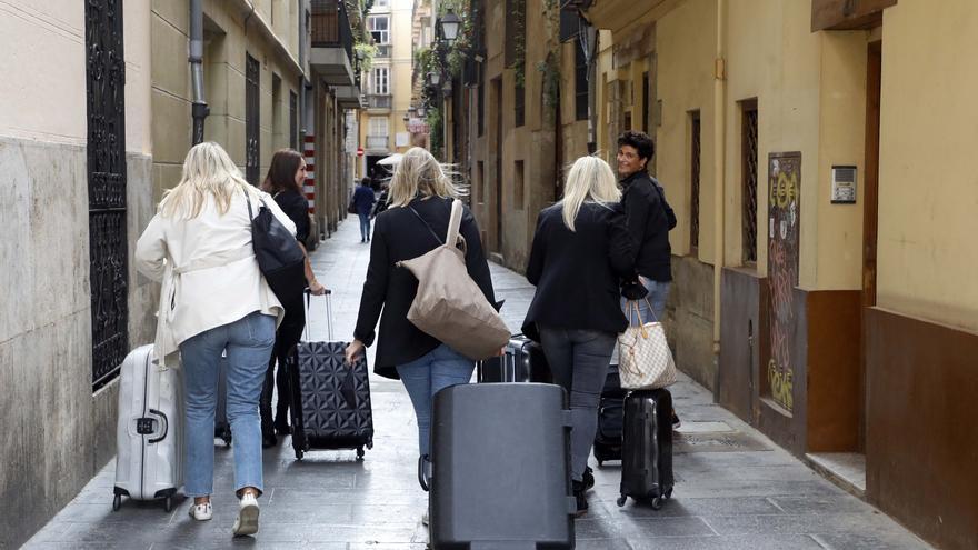 Las trabas a los hoteles en València canalizan la oferta a las viviendas turísticas