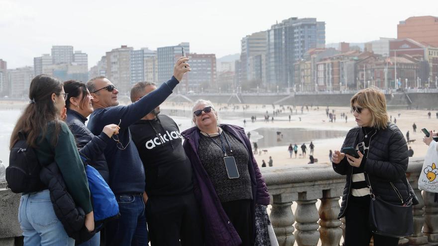 El ambiente en Gijón por Semana Santa, en imágenes