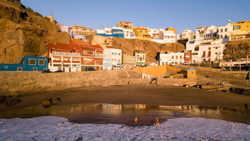 Playa y viviendas junto al mar en Sardina de Gáldar. | | LP/DLP