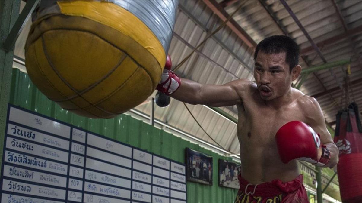 El tailandés, a punto para el 50-0 ante el panameño Estrada