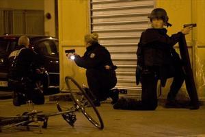 La policía francesa, en alerta en París.