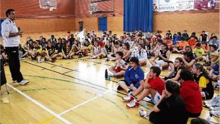 Bàsquet Al voltant de 200 participants en el 3x3 del club i Espai Gironès
