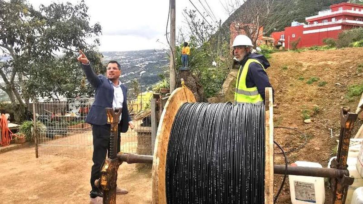 El alcalde realejero, Adolfo González, acusió a la zona donde se ejecuta el despliegue de la fibra óptica para Icod el Alto