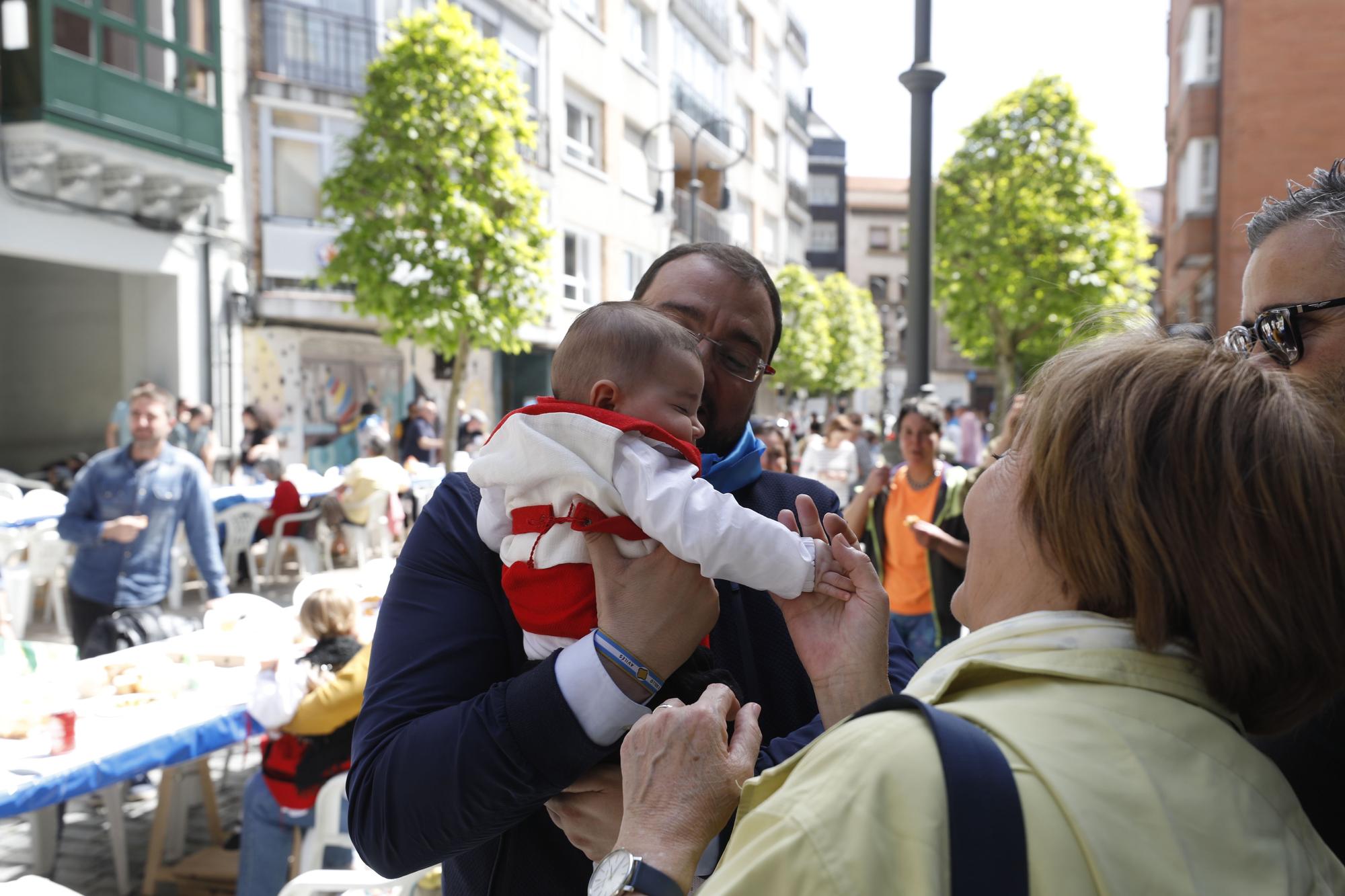 El escaparate político de la Comida en la Calle de Avilés