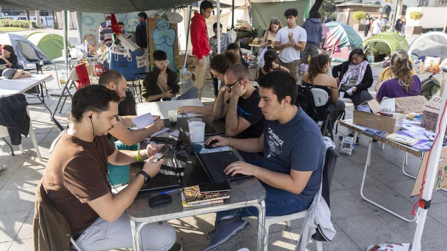 Los precios de la vivienda asfixian a los acampados en València: &quot;Ya se alquilan habitaciones por 600 euros&quot;