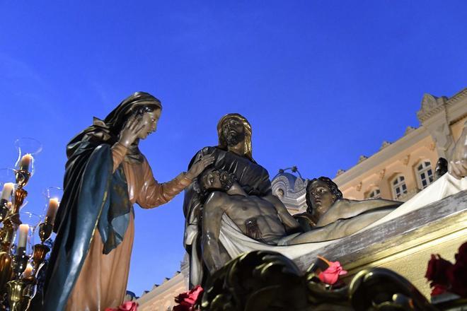 Procesión del Santo Sepulcro este Viernes Santo en Murcia, en imágenes
