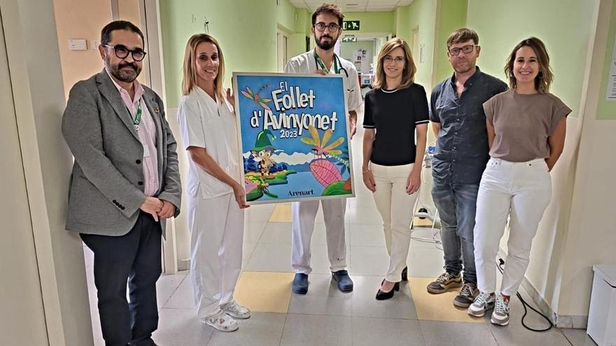 Donació del quadre de la fira, que es penjarà a la zona de pediatria.