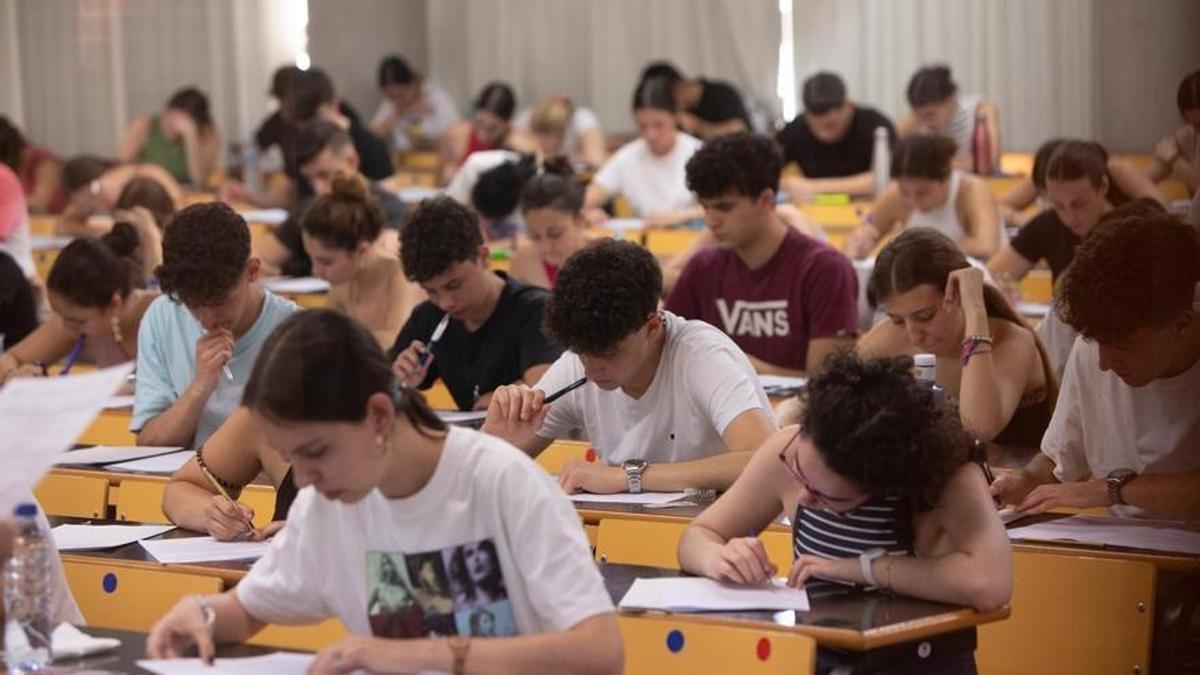 Horarios de la PAU 2026 en la Comunitat Valenciana: Calendario y orden de los exámenes de la Selectividad