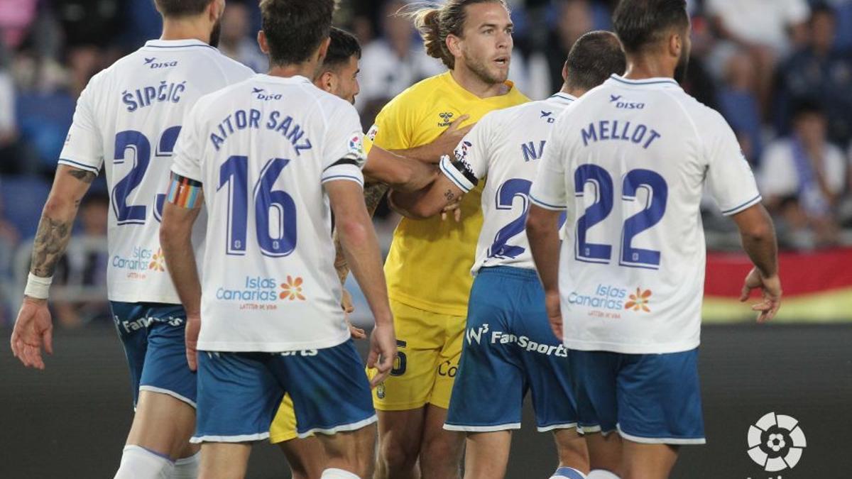 Álvaro Jiménez en el Tenerife-Las Palmas de marzo de 2023.